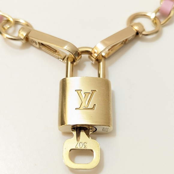 Price is firm.✨ Louis Vuitton ✨ chain lock and key match #307 - Picture 7 of 11
